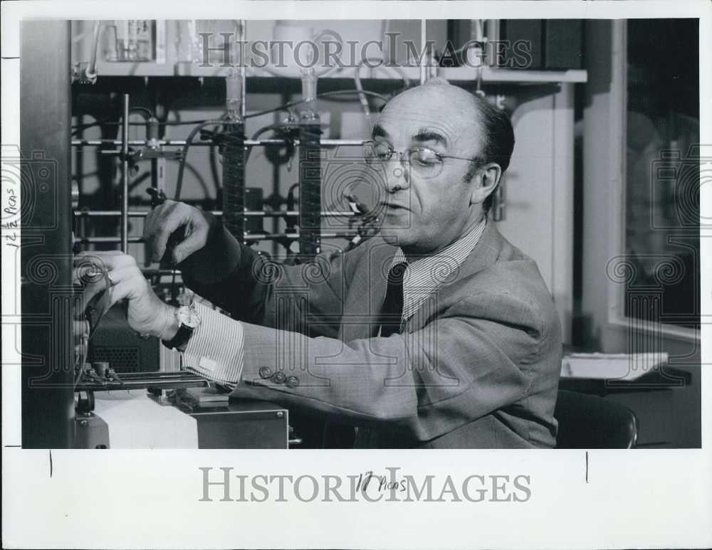 Press Photo Dr. Roger Guillemin Becomes Nobel Laureate - Historic Images