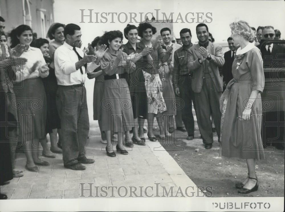 Press Photo American Ambassador Claire Booth Luce At Village Of Crocifero - Historic Images