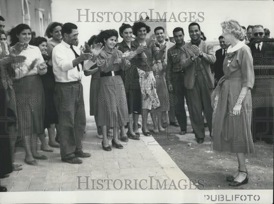 Press Photo American Ambassador Claire Booth Luce At Village Of Crocifero - Historic Images