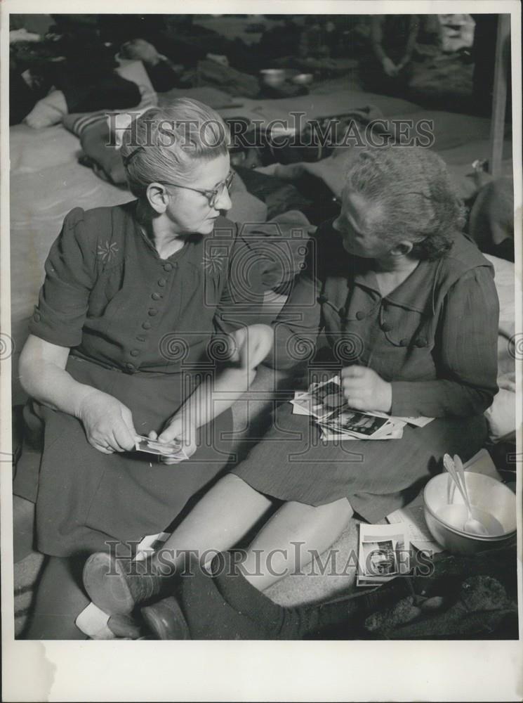 Press Photo Soviet Zone Of Germany Refugees In West Berlin Asylum - Historic Images