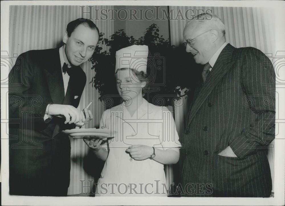 Press Photo Miss Sylvia Nicholson Mrs. Beaton youngest cook West End party - Historic Images