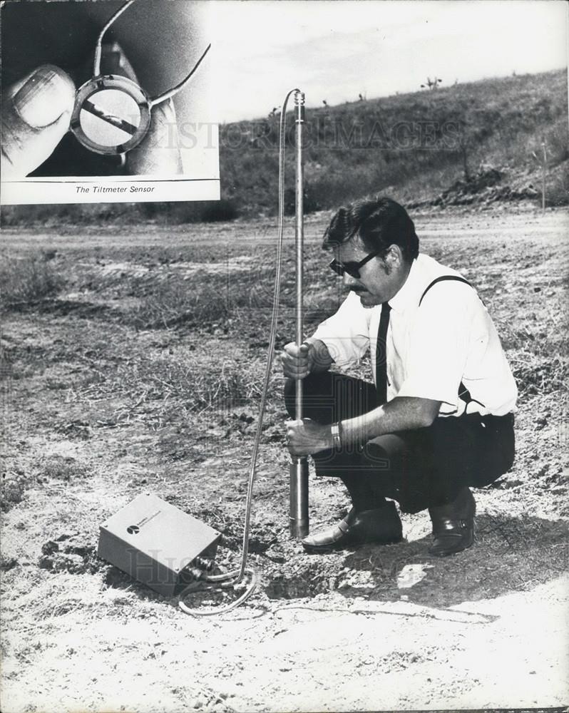 Press Photo Scientist Using Missile Meter To Warn Of Earthquakes Tiltmeter - Historic Images