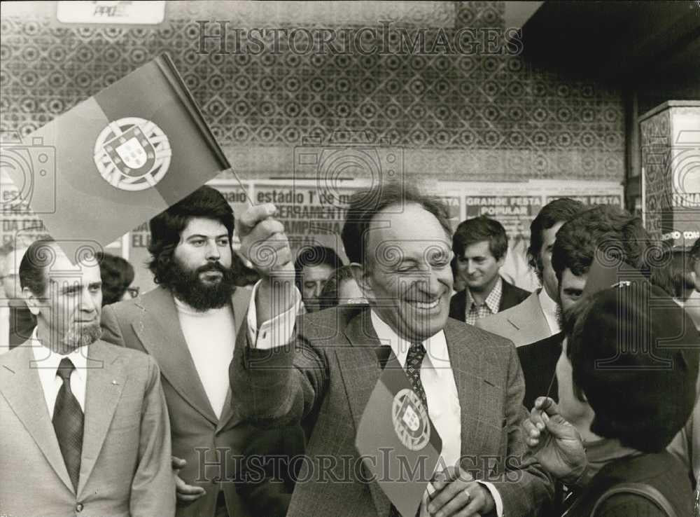 1975 Press Photo Prime Minister Gen. Vasco Goncalves Arrives In Lisbon - Historic Images