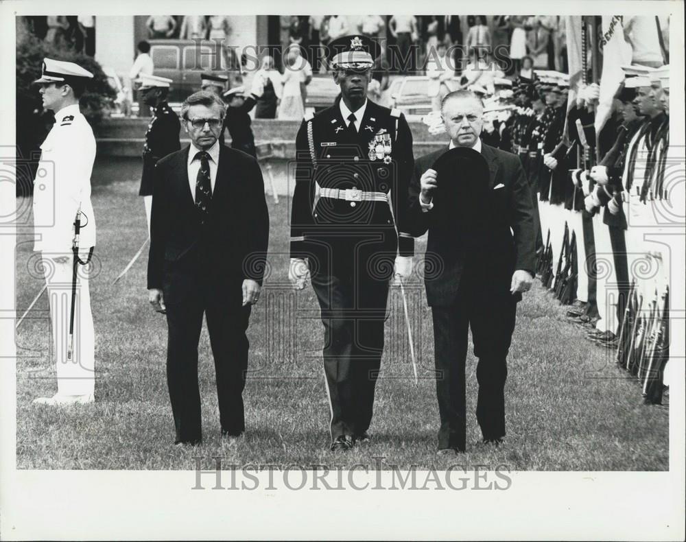 Press Photo US Sec of Def Frank C. Carlucci &amp;Turkish Haluk Bayulken - Historic Images