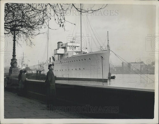 Press Photo High Thames tide Ã¢ The Wellington - Historic Images