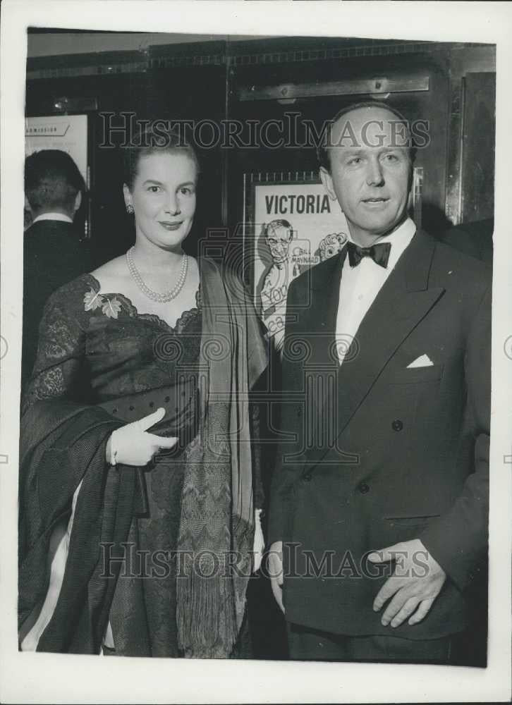 1958 Press Photo First Night of Auntie Mame Lieut-Commander Michael Parker - Historic Images