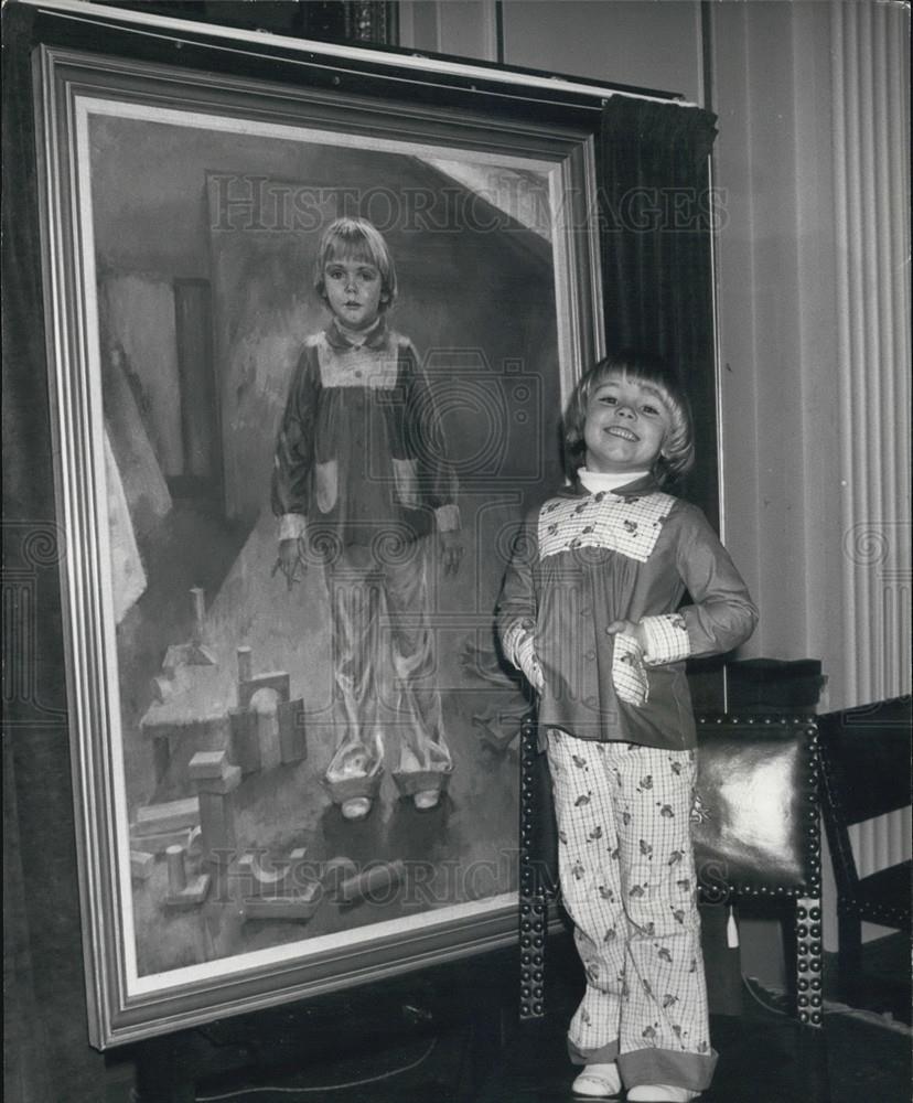 1974 Press Photo Katie Goodwin Miss Pears Unveils Her Portrait Painters&#39; Hall - Historic Images