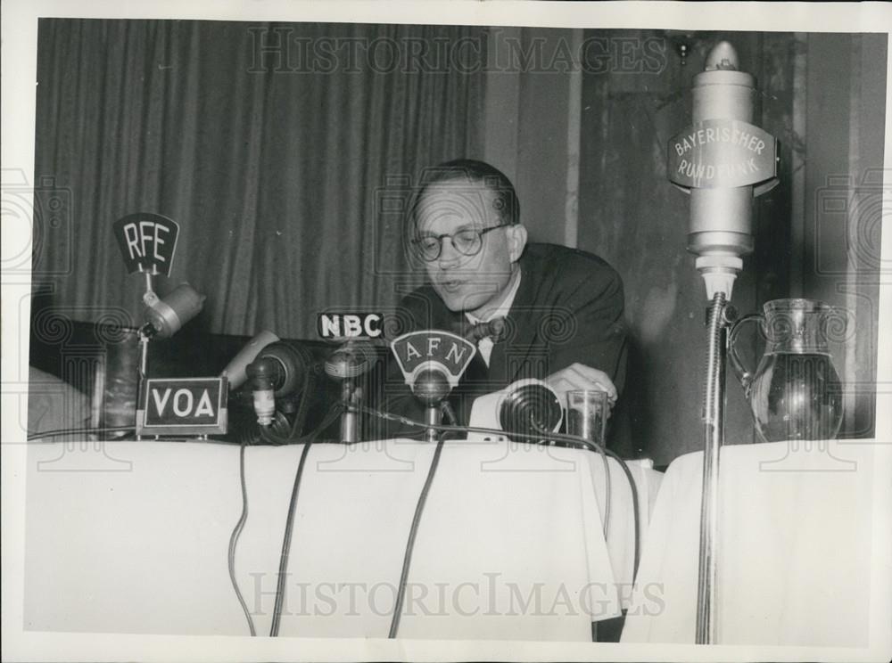 Press Photo AP correspondent William Oatis - Historic Images