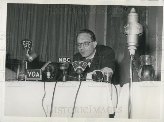 Press Photo AP correspondent William Oatis - Historic Images