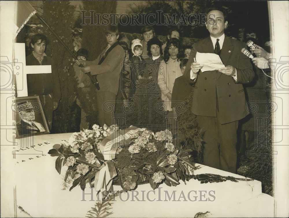 Press Photo A delegation of the &quot;Association Petain - Verdun&quot;&amp;Robert De Perrier - Historic Images