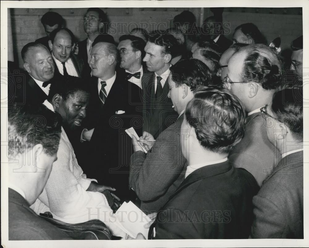 1956 Press Photo Ezzard Charles ormer World Heavyweight Boxing Champion - Historic Images