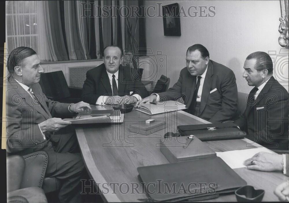 1963 Press Photo Conference about the protection of the constitution - Historic Images