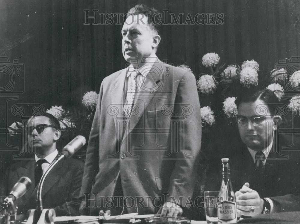 1958 Press Photo state secretary of Eastern Germany Dr Girnus opening conference - Historic Images