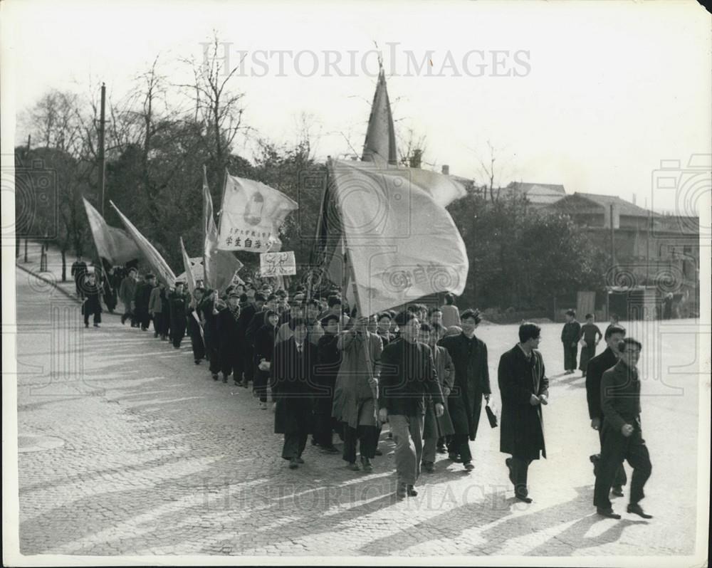 1957 Press Photo Hundreds of Tokyo students and other protesters marched on the - Historic Images