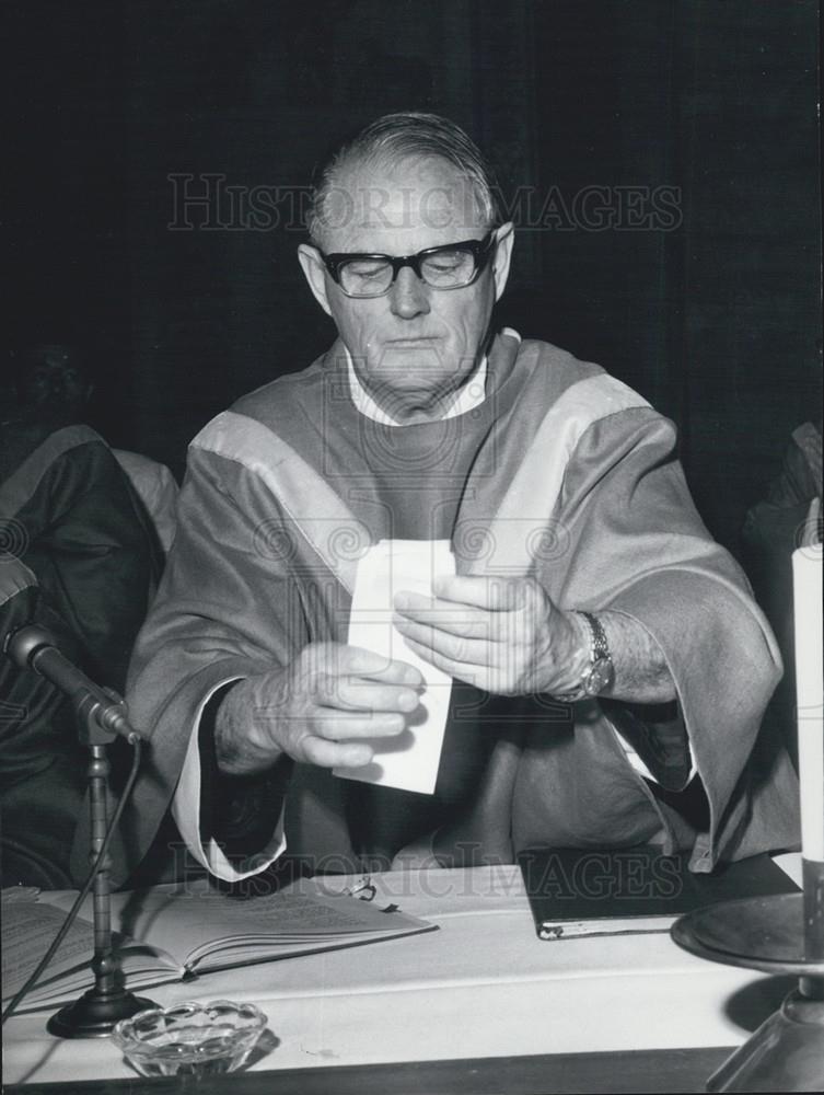 Press Photo Father William Jordan At St. Paul's Basilica Office - Historic Images