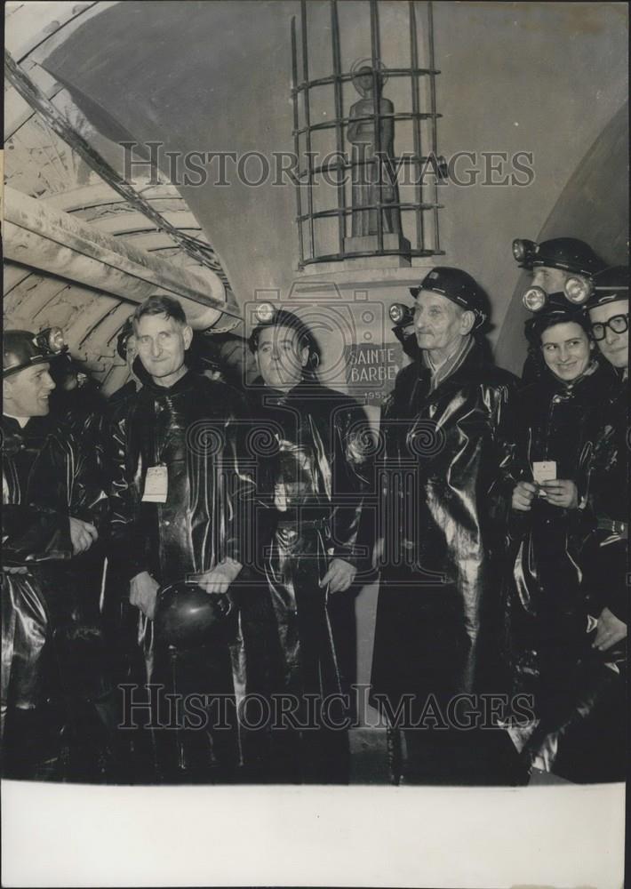 1955 Press Photo Patron of Miners Lowers Into Mining Pit - Historic Images