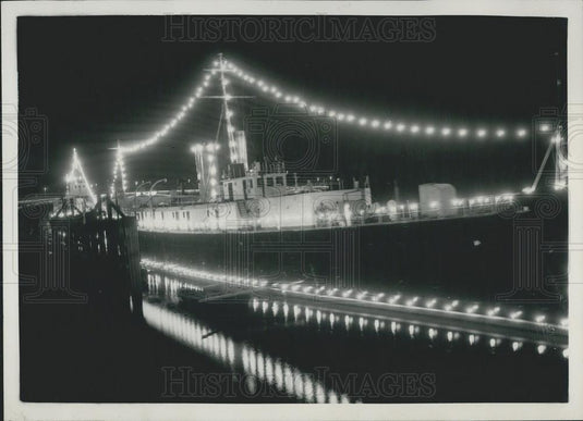 1953 Press Photo Ships in the Thames- Floodlit for the coronation - Historic Images