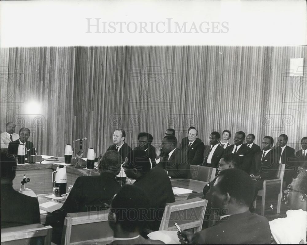 1968 Press Photo Ugandan Pres Obote Arnold Smith At Kampala Reace Talks - Historic Images