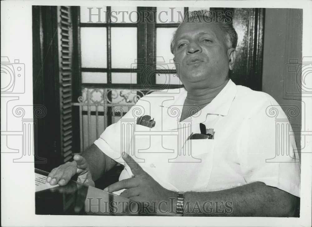 1959 Press Photo N.M.Perera, leader of the Opposition and Lanka Samas Sumah - Historic Images