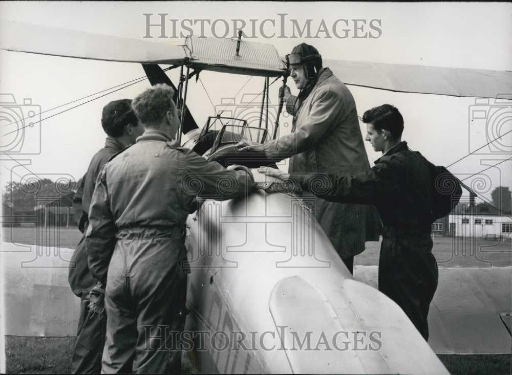 Press Photo Major Maunde Thompson Teaching Flying Students - Historic Images