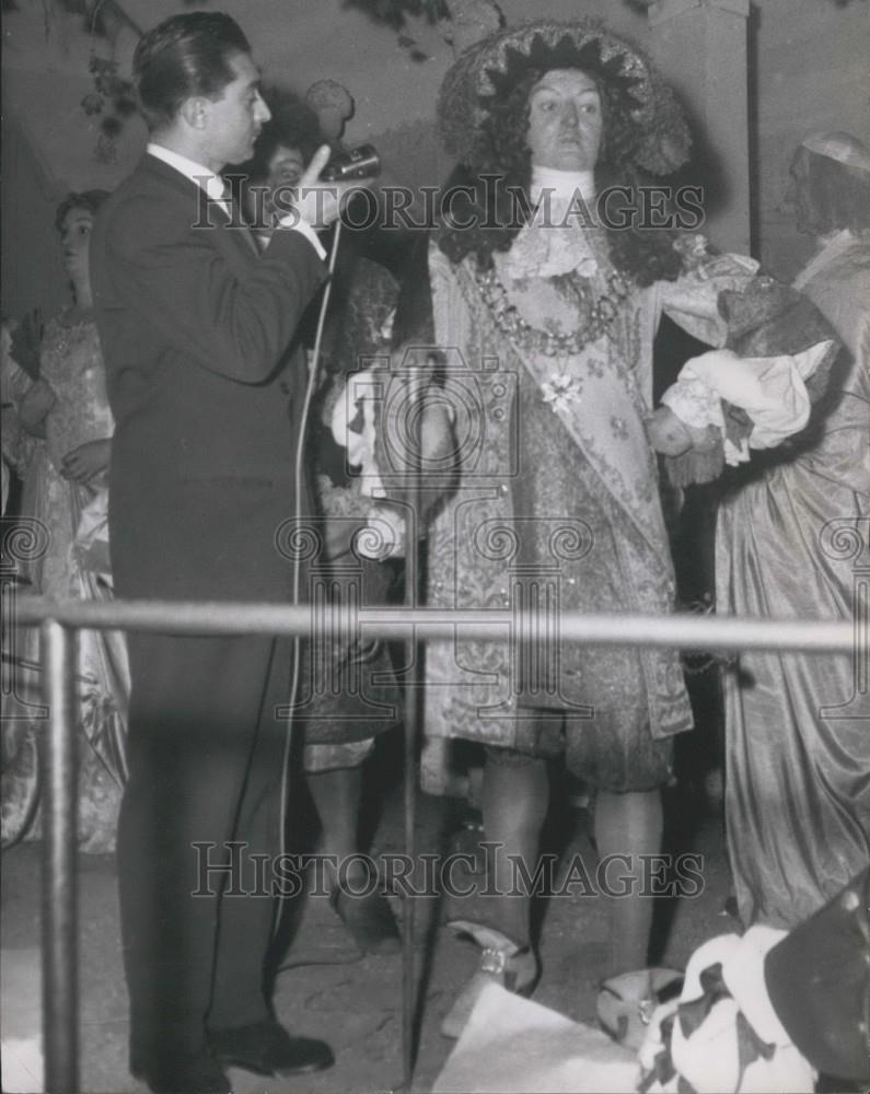 1953 Press Photo Musee Grevin French Television Reporter Interviewing Louis XIV - Historic Images