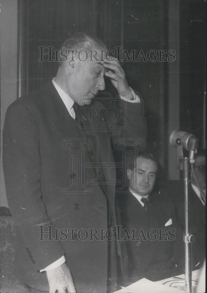 1953 Press Photo M. Rene Mayer, The French Premier, Addressing The Newspapermen - Historic Images