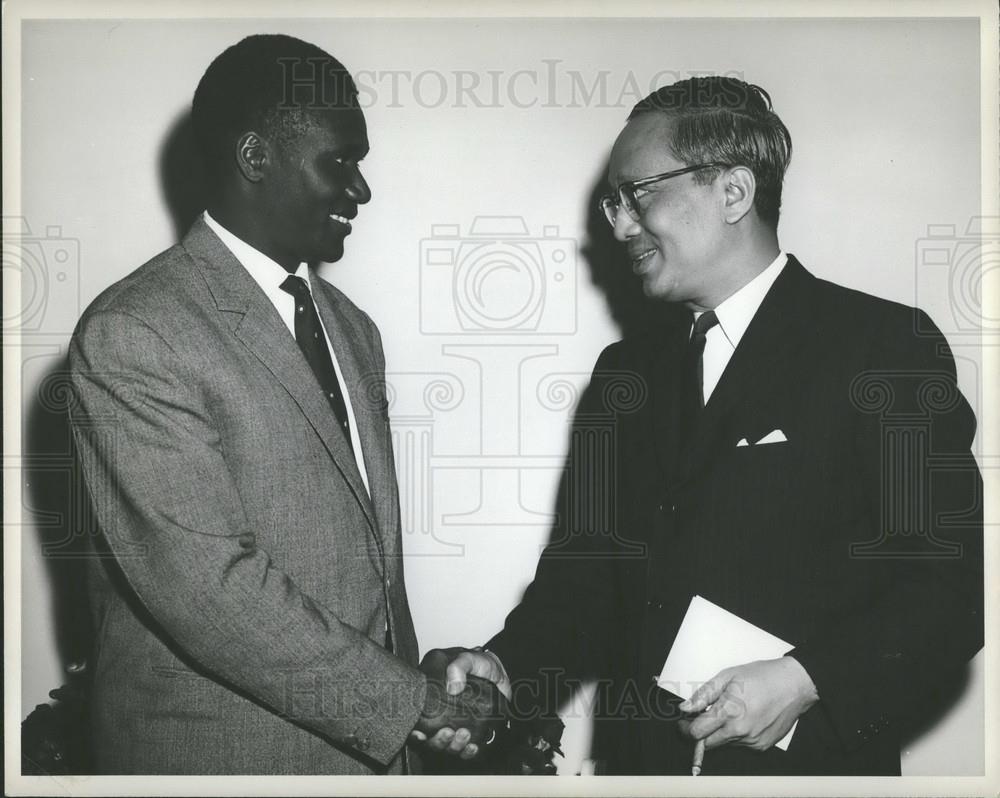 1962 Press Photo UN Acting Secretary General U Thant greets President Toure - Historic Images