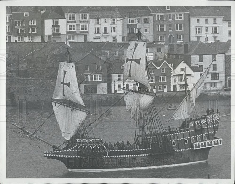 1974 Press Photo Golden Hinde Replica Sailing To London Leaving Dartmouth - Historic Images