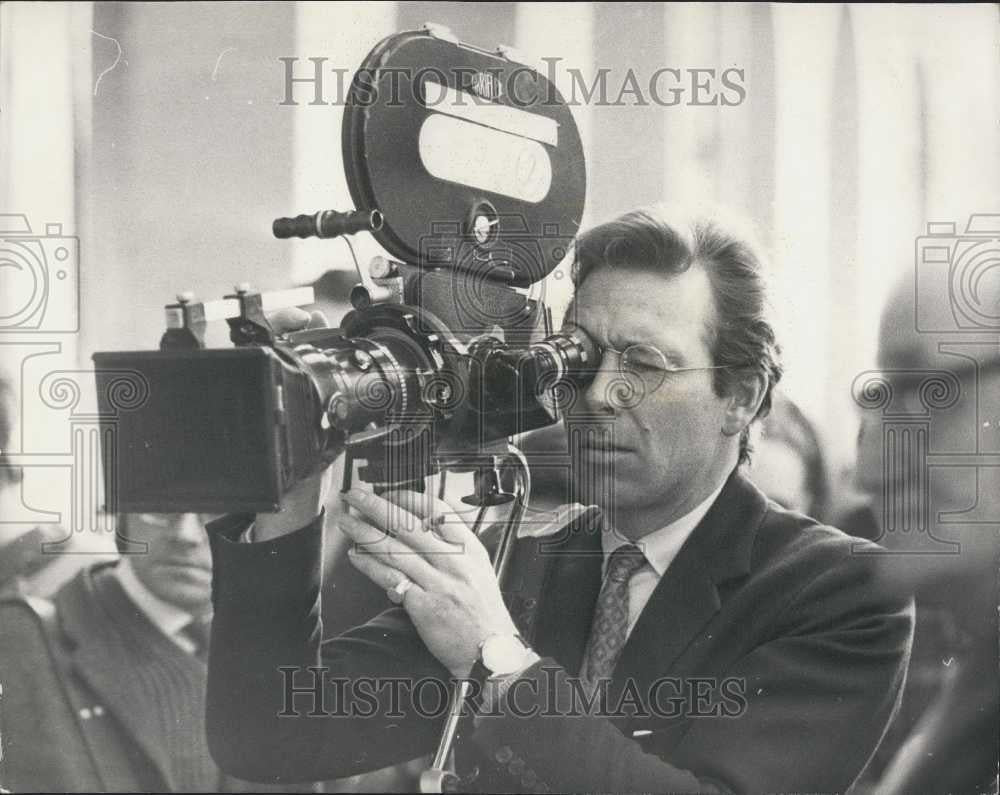 1969 Press Photo Lord Snowdon at Crufts Dog Show - Historic Images