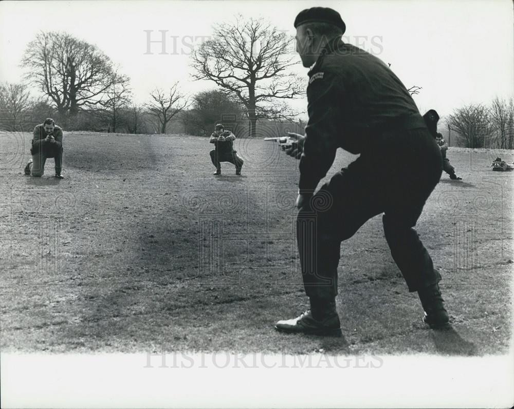 Press Photo Superintendant at Robert Gould Firearms Instructor London - Historic Images