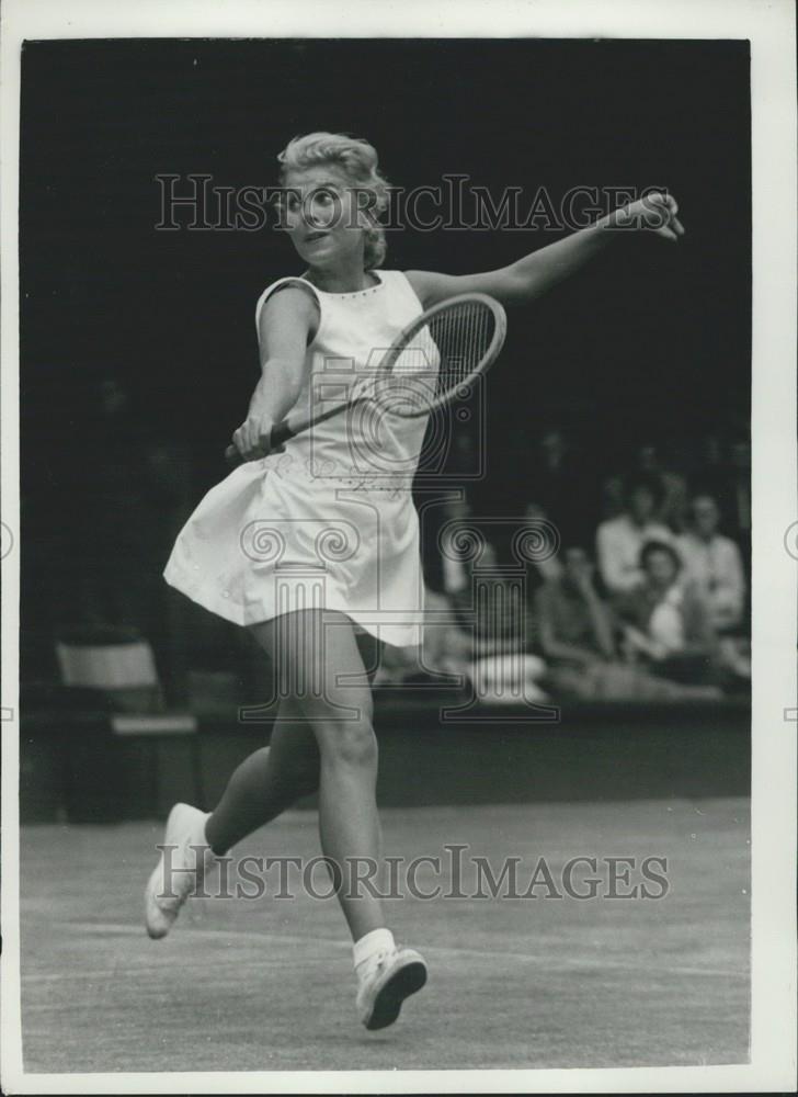 1950 Press Photo Wimbledon Womens Singles Player K Fageros Action Shot - Historic Images