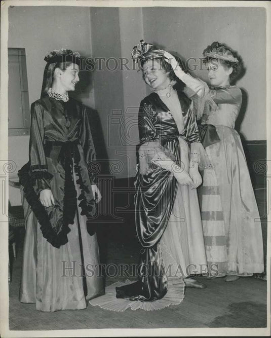 Press Photo Danger Rehersale Their Charity Such in London Youngstears in London - Historic Images