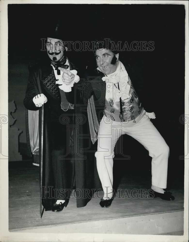 1953 Press Photo Actors Denis Dowling and Owen Brannigan - Historic Images