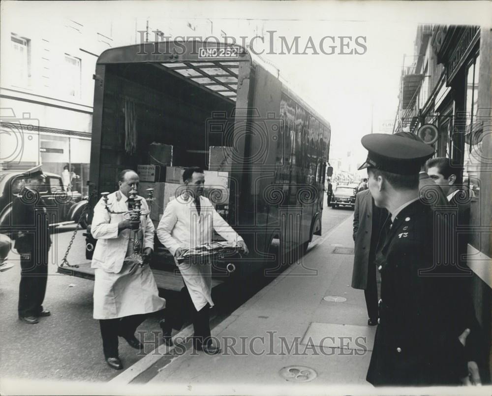 1963 Press Photo Silver Collection Moved London West End For Auction - Historic Images