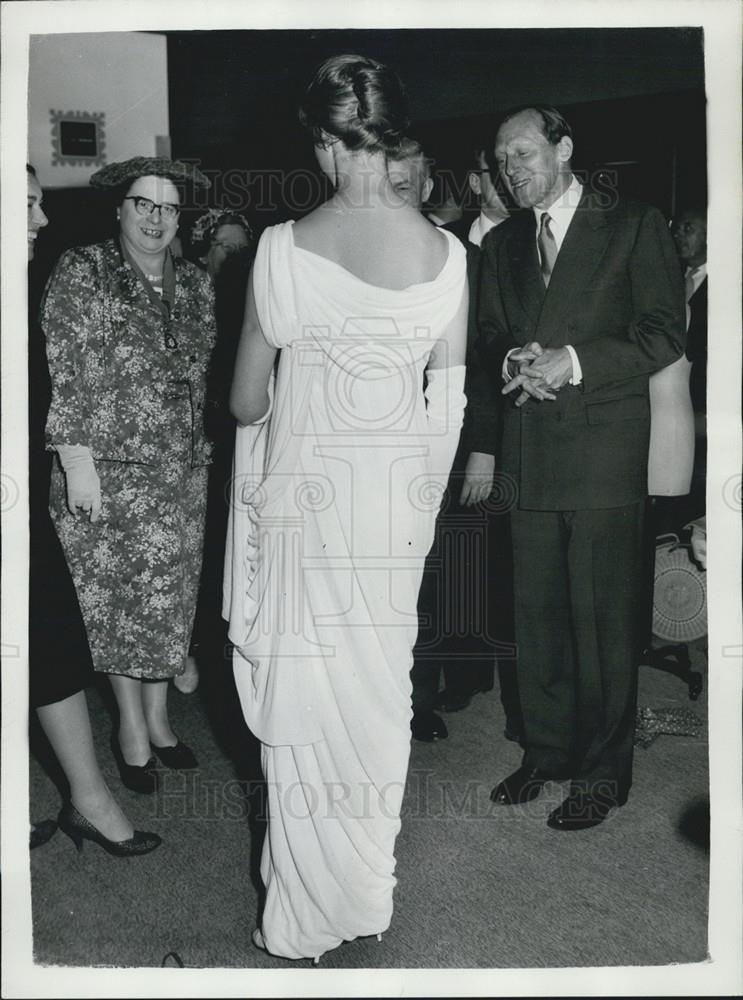 1959 Press Photo Education Careers Exhibition At Olympic Minister Education - Historic Images