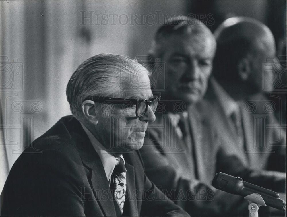 Press Photo Press Conference New York City Mayor Abraham Beame Speaking - Historic Images