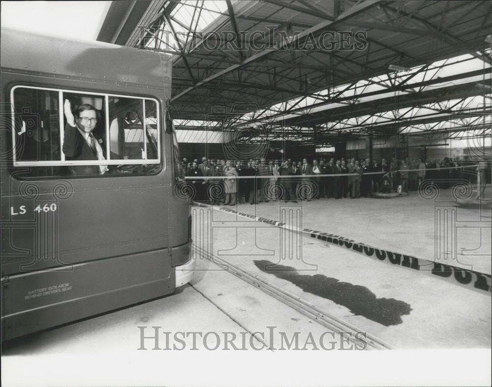1981 Press Photo Ash Grove Bus Garage Opening London Transport - Historic Images