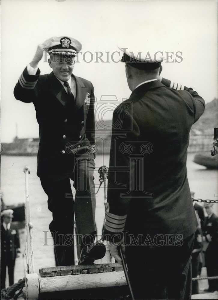 Press Photo US submarine Nautilus docks at Portland Dorset - Historic Images