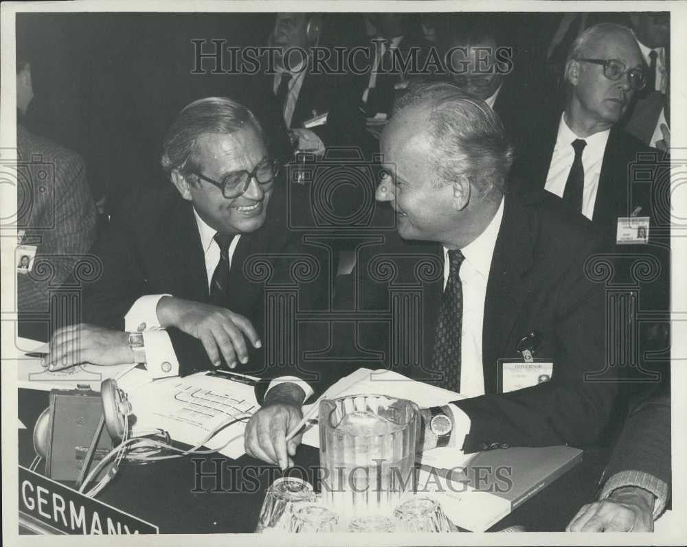 1981 Press Photo ..German Finance Minister Hans Matthoefer(R) - Historic Images