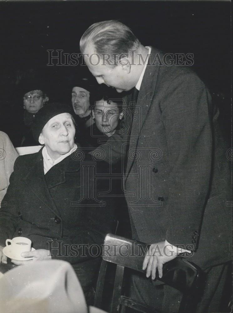 1954 Press Photo Protest action against the kidnapping of Truschnowitsch - Historic Images