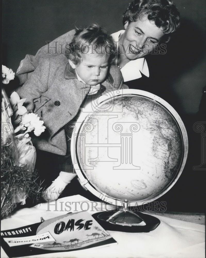 1955 Press Photo Cornell Borcher Actress Divided Heart British Oscar Award - Historic Images