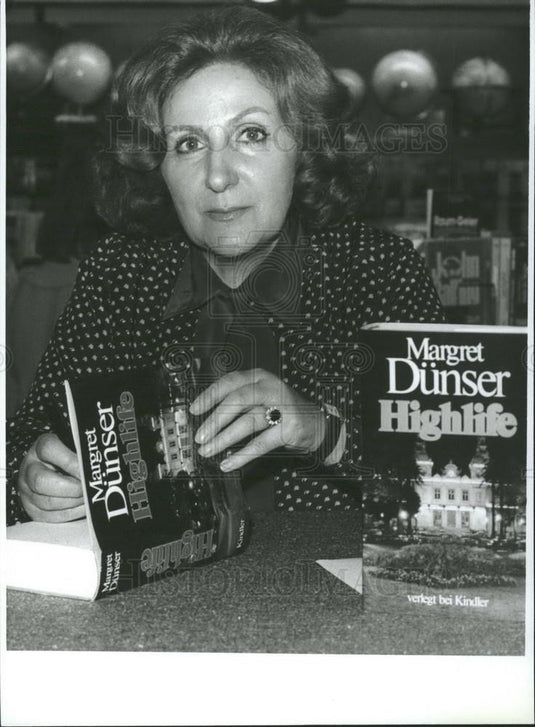 Press Photo Margret Dunser ,TV - Journalist - Historic Images
