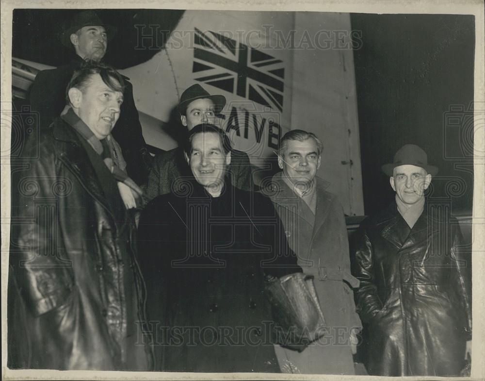 1954 Press Photo Luftansa Flight Crew At London Airport-R Mayr;J.H Rathje - Historic Images