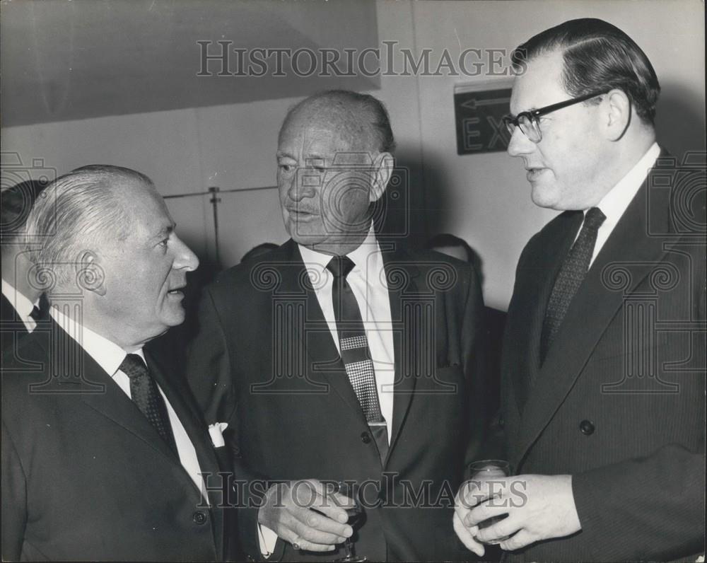 1967 Press Photo Mr. Charles Clore, Mr. Conrad Hilton, and Mr. Reginald Maulding - Historic Images