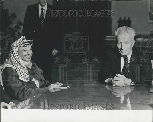1980 Press Photo PLO Leader Yeaser Arafat &Pres Ovijetin Mijatovie Yugoslavia - Historic Images