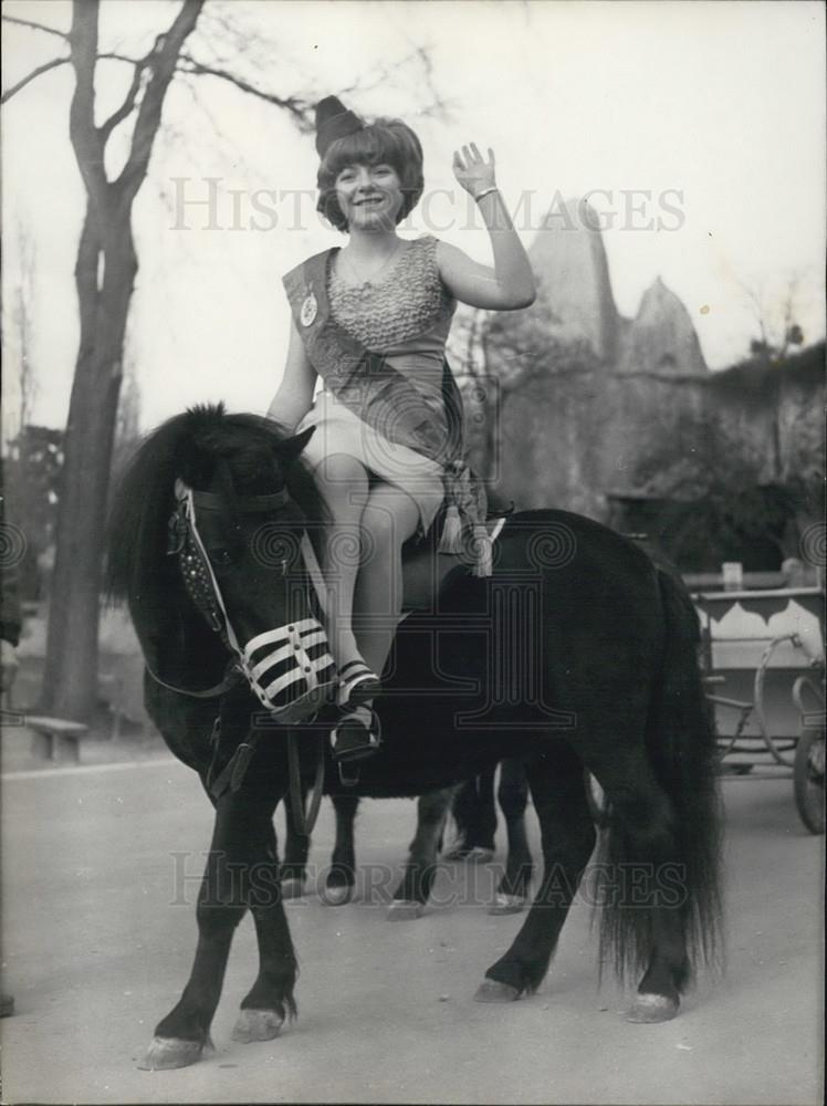 1966 Press Photo 17-year-old Catherine Guedon Becquelin was elected the Mascot - Historic Images