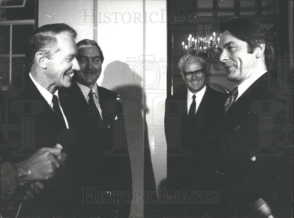 Press Photo Dr. David Owen British Foreign Secretary Meets Mr. Ian Smith - Historic Images