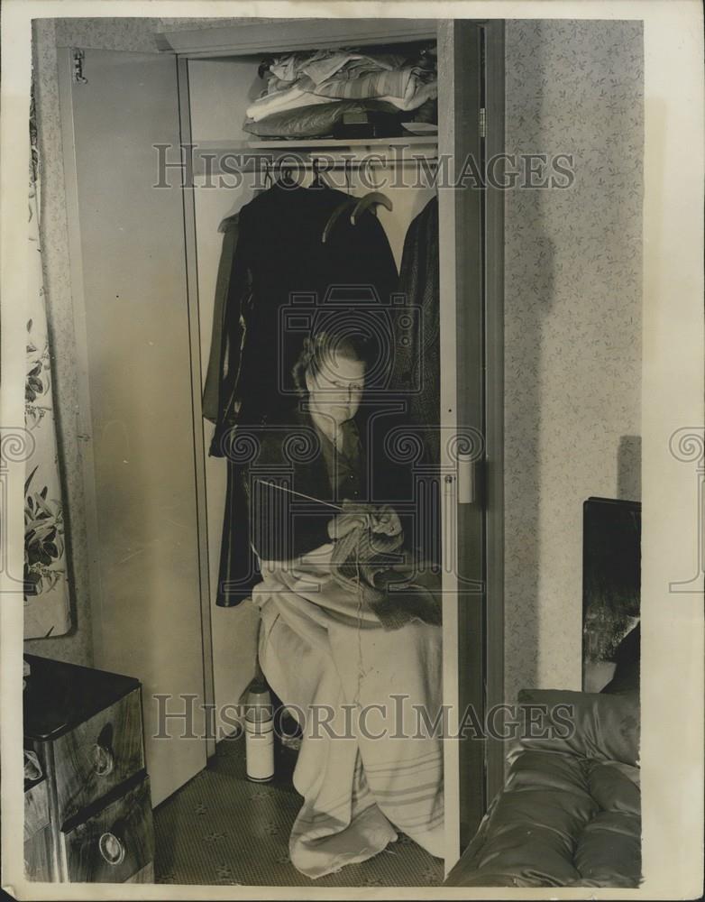 Press Photo Woman Hides In a Cupboard For 11 Days & Catches a Thief - Historic Images