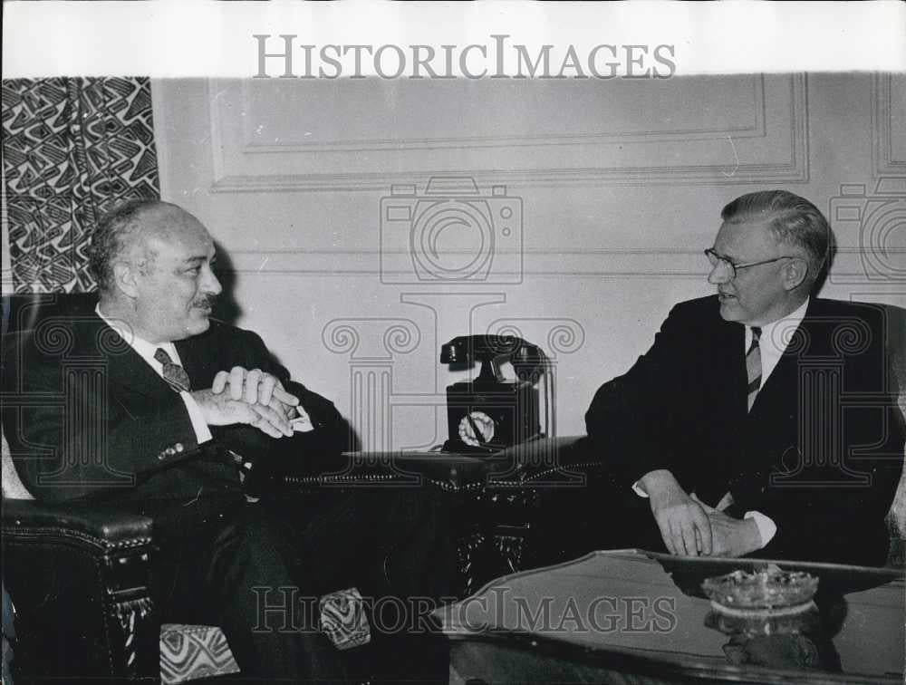 1965 Press Photo Economic Relations Between UAE &amp; US Reviewed at Meeting - Historic Images