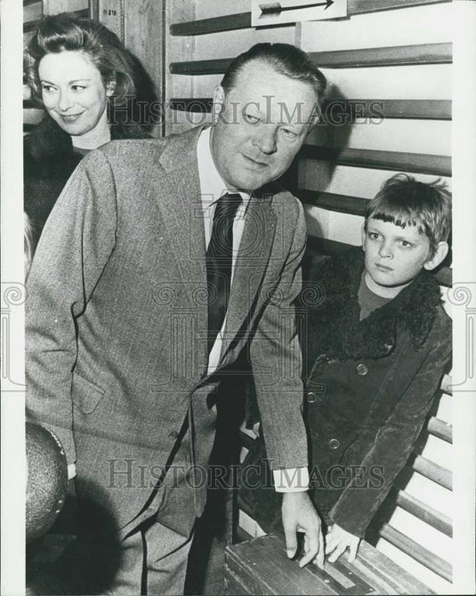 Press Photo Danish Premier Jens Otto Krag & Family Voting - Historic Images